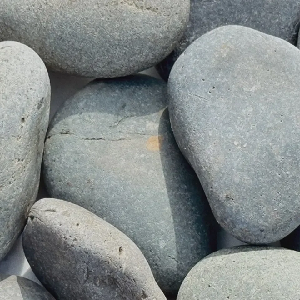 Smooth black beach pebbles from Rio Stone
