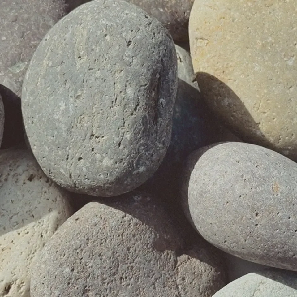Smooth mixed-color beach pebbles from Rio Stone